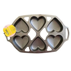 Lodge NWT Cast Iron Heart Mini Cake Pan